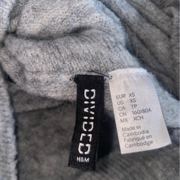 H&M off the Shoulder silver sweater - Picture 3 of 3